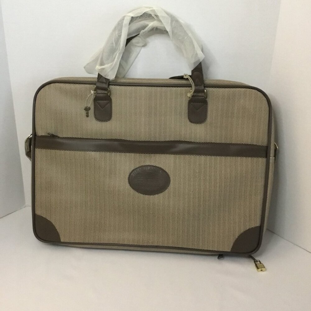 NEW! Heartland USA Traveler Brown/White Vinyl/Plastic Bag 21"x 15"x 6" Shoulder